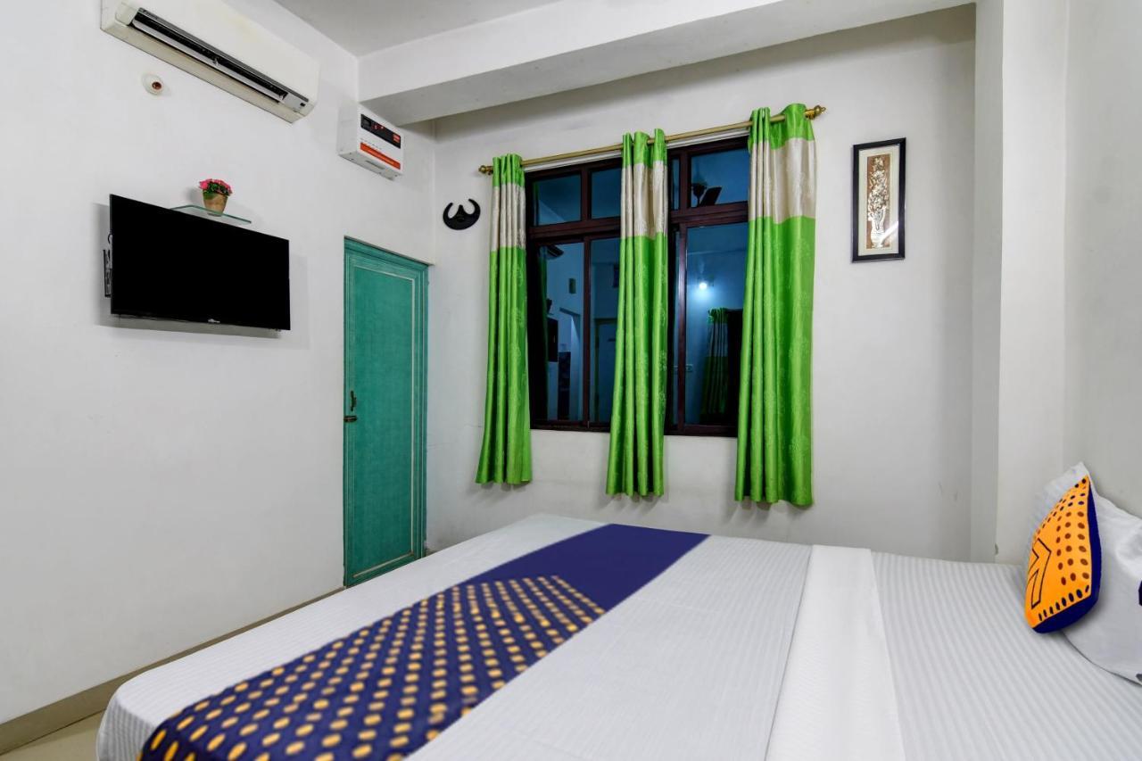 Spot On Ray Palace Hotel Puri Exterior photo