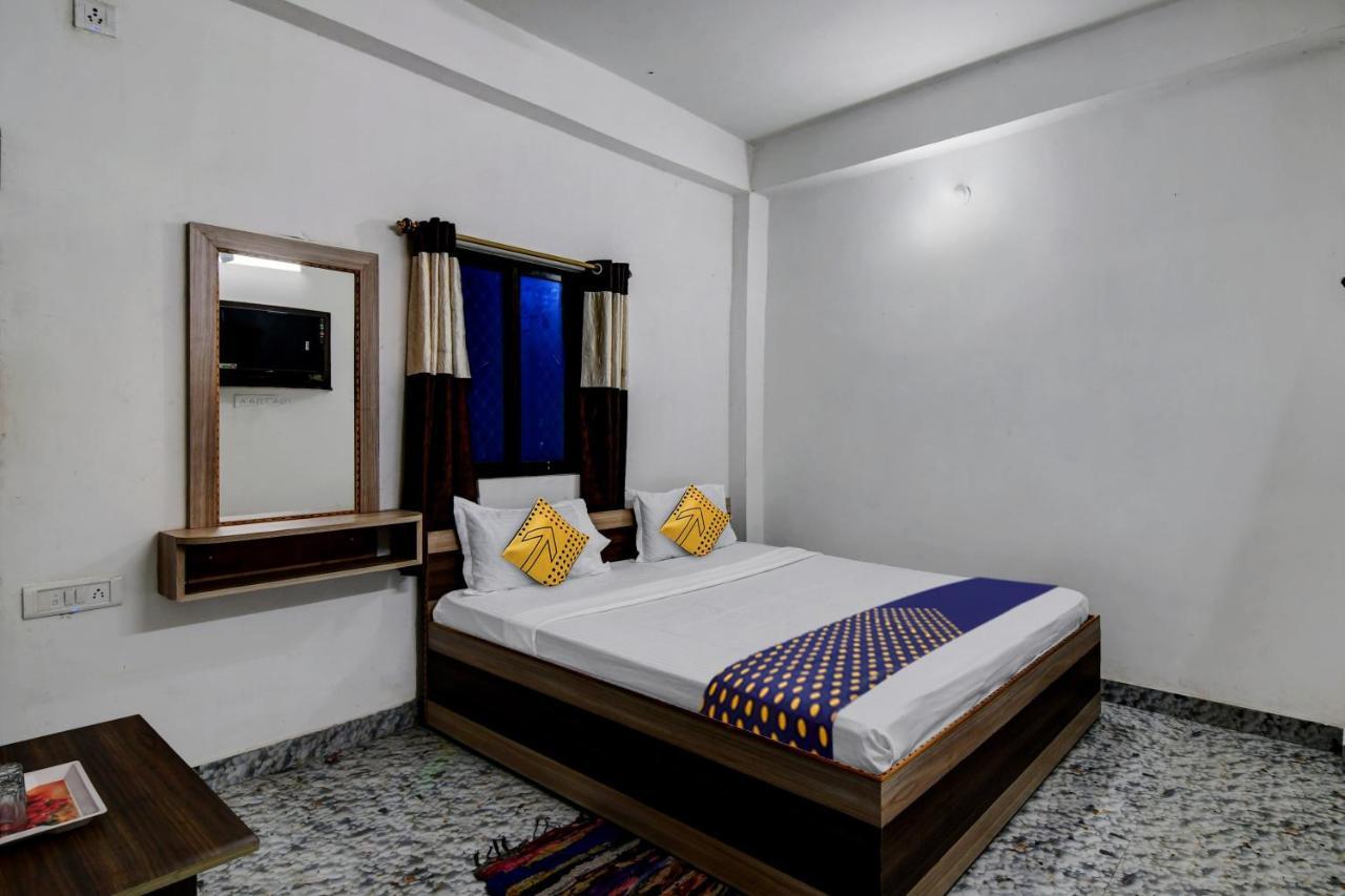 Spot On Ray Palace Hotel Puri Exterior photo