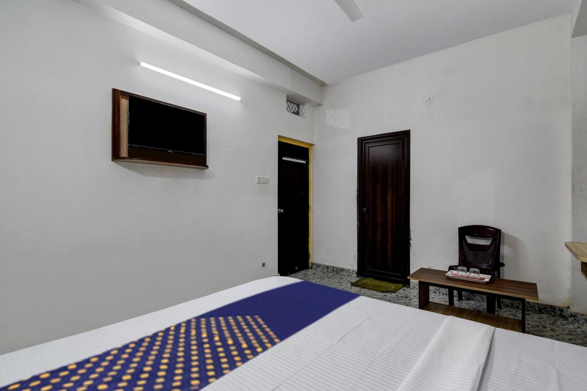 Spot On Ray Palace Hotel Puri Exterior photo
